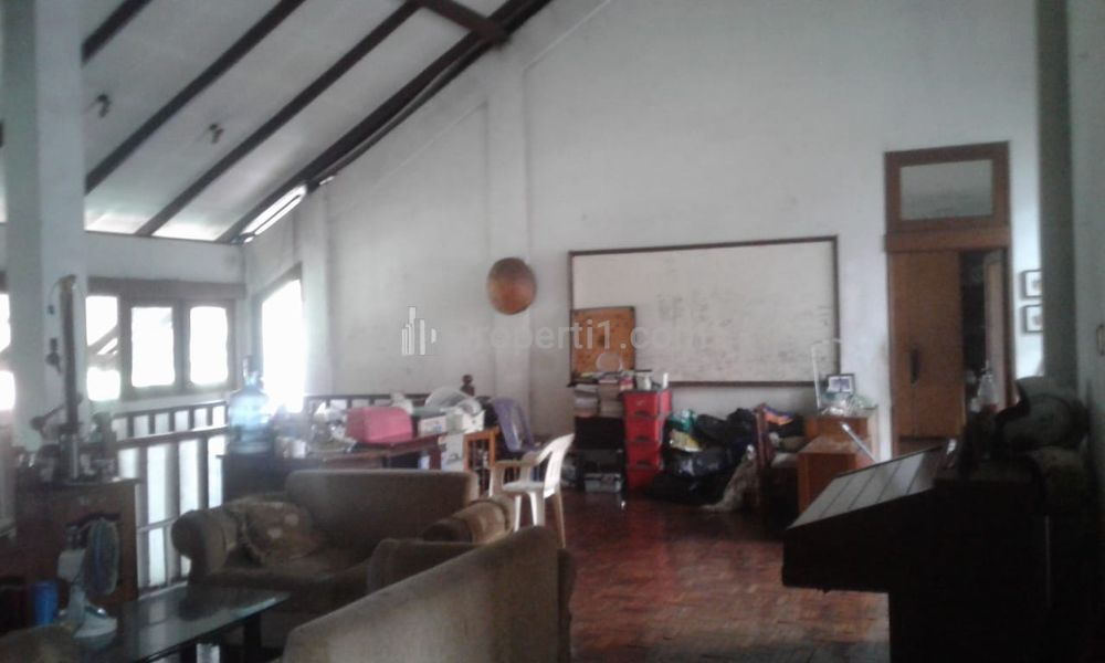 Dijual BU Termurah Rumah Hitung Tanah Saja Bangunan Bagus di Bintaro, Jakarta Selatan
