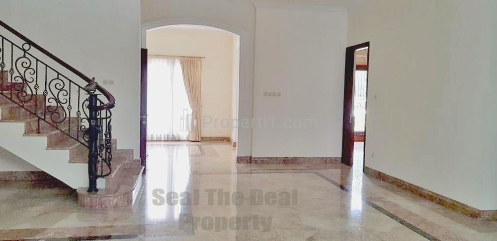 Disewakan Rumah di Pondok Indah Jakarta Selatan STD373