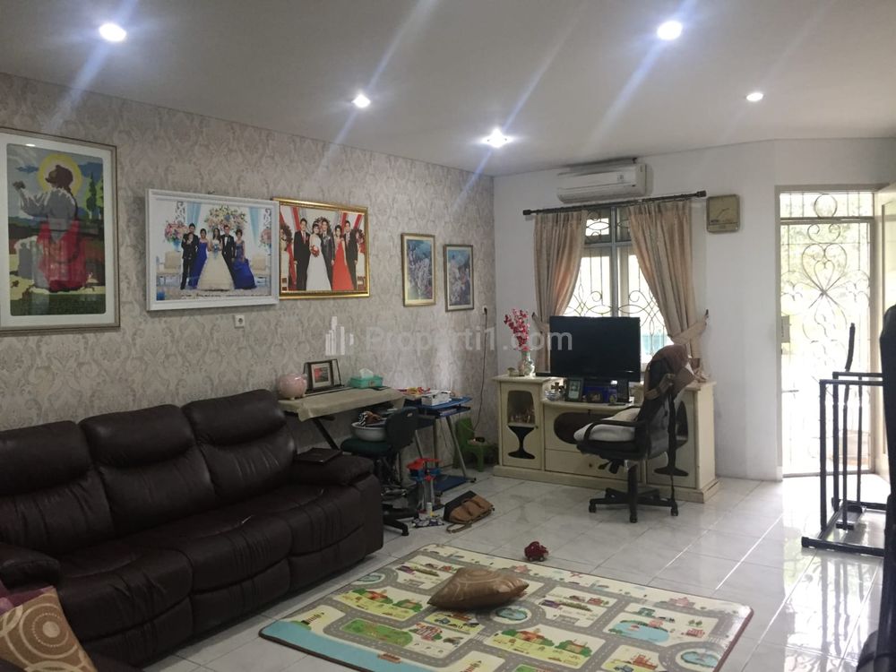 Dijual Rumah Ideal Komplek Area Tanjung Duren Jakarta Barat