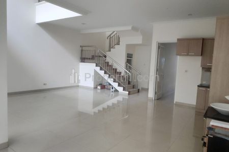 Dijual / Disewa Rumah Modern Kemang Timur LB 250 m2