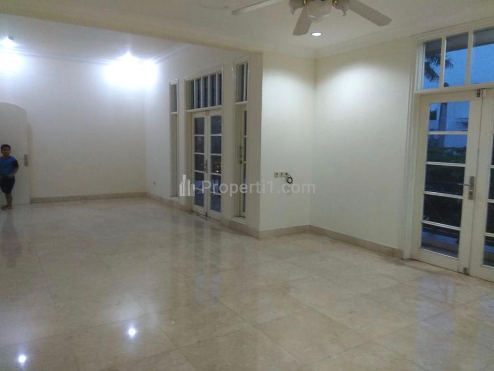 Disewakan Rumah Mewah Siap Huni Daerah Strategis Pondok Indah, Jakarta Selatan