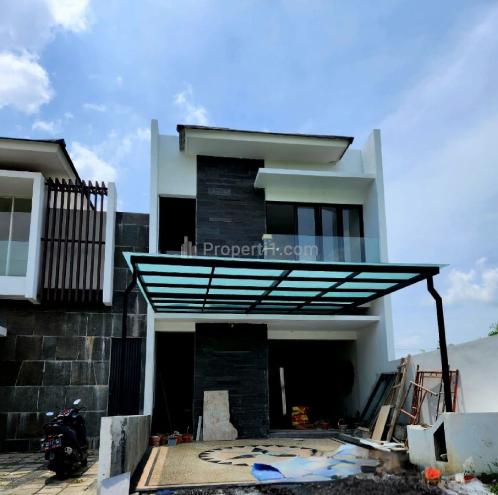 Dijual Rumah Baru Royal Residence  Wiyung Surabaya Barat Plus PRIVATE Balkony dekat Pakuwon Mall, PTC, Supermall