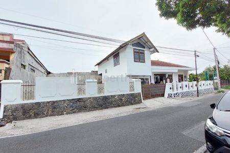 Dijual Rumah Tepi Jalan Raya Posisi Hook Cocok untuk Usaha di Ungaran Semarang