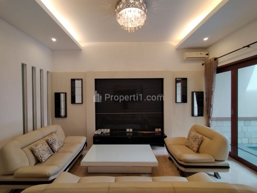 Disewakan Town House Minimalis di Pejaten Lengkap dengan Private Pool Kondisi Fully Furnished