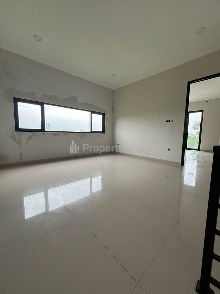 Dijual Rumah Baru Royal Residence  Wiyung Surabaya Barat Plus PRIVATE Balkony dekat Pakuwon Mall, PTC, Supermall