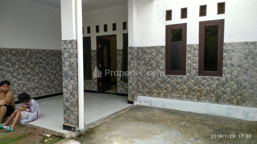 Dijual Cepat Butuh Uang Rumah di Jalan Utama Perumahan Bumi Cakra Pondok Rajeg, Cibinong, Bogor