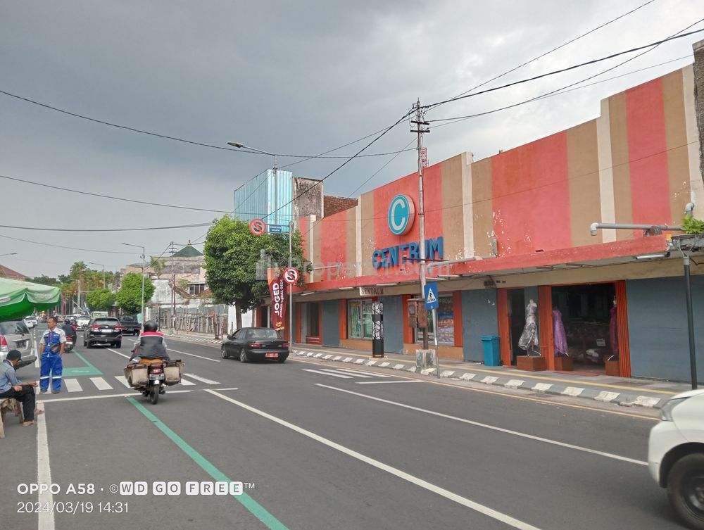 Tampak depan toko