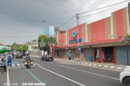 Tampak depan toko