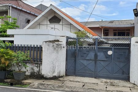Dijual Rumah Bangunan Tua Hitung Tanah 1750 m2 di Kuningan Jakarta Selatan