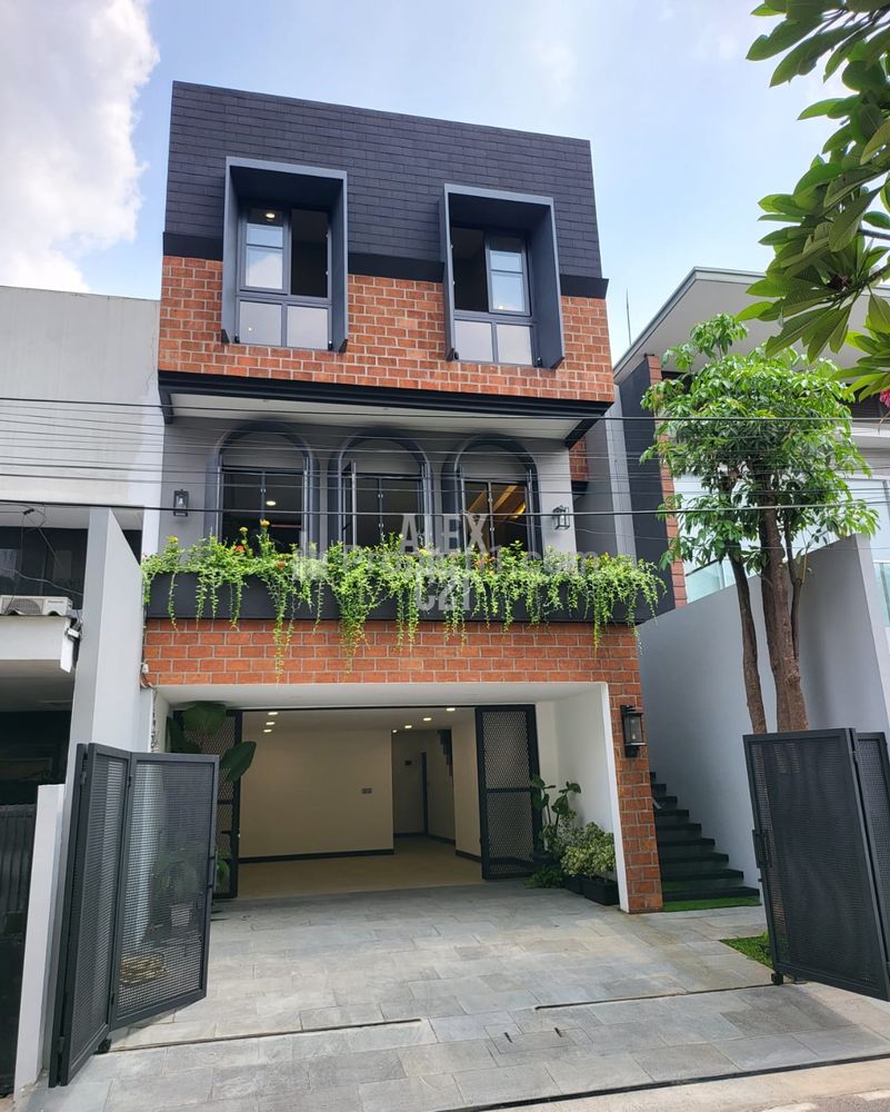 Dijual Rumah Baru Semi Furnished 3,5 Lantai di Pondok Indah, Jakarta Selatan, Dekat PIM