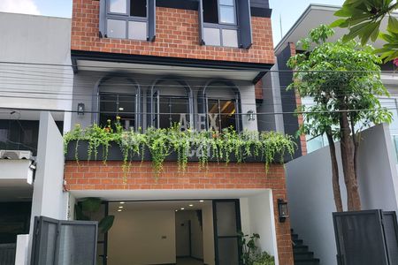 Dijual Rumah Baru Semi Furnished 3,5 Lantai di Pondok Indah, Jakarta Selatan, Dekat PIM