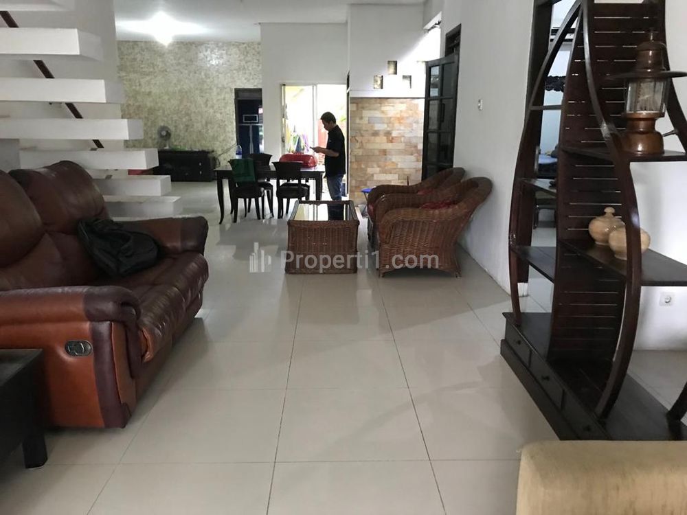 Dijual Rumah 1,5 Lantai di Pejaten Timur Jakarta Selatan