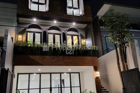 Jual Rumah Baru Semi Furnished 3,5 Lantai di Pondok Indah Jakarta Selatan, dekat Mall PIM