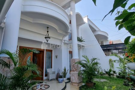 Dijual Rumah Besar Semi Furnished di Bintaro Jakarta Selatan Luas Tanah 360 m2 SHM