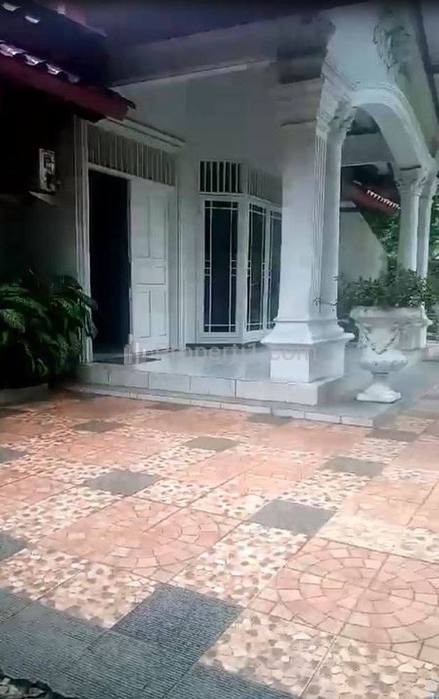 Dijual Rumah Besar Luas Tanah 700 m2 SHM di Bintaro Jakarta Selatan