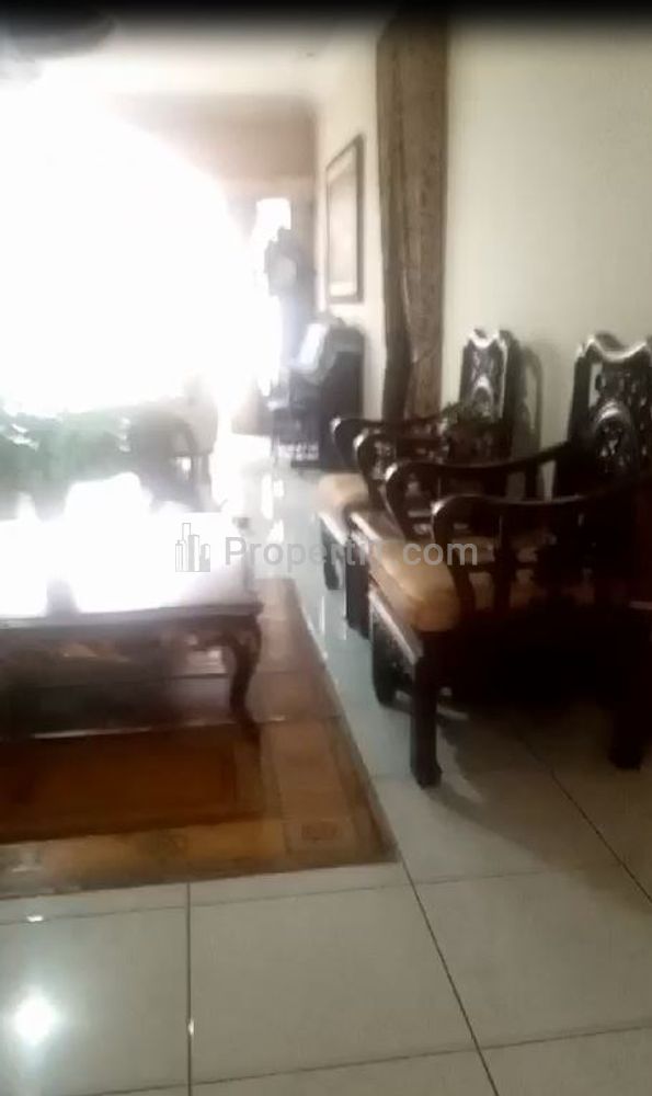 Dijual Rumah Besar Luas Tanah 700 m2 SHM di Bintaro Jakarta Selatan