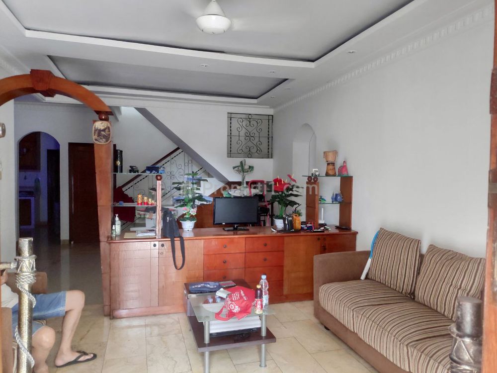 Dijual Rumah 3+1 Kamar  SHM dalam Komplek di Puri Indah Jakarta Barat