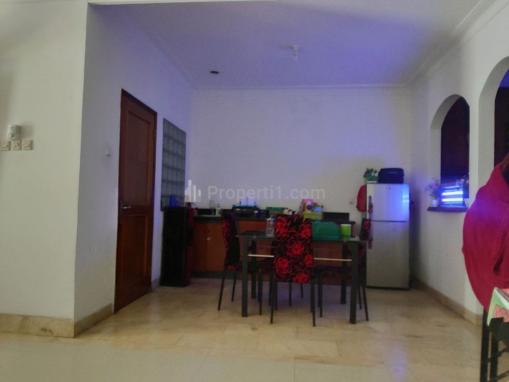 Dijual Rumah 3+1 Kamar  SHM dalam Komplek di Puri Indah Jakarta Barat