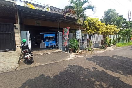 NEGO SAMPAI DEAL! Dijual Rumah 2 Lantai di Jalan Srigading Malang, Siap Huni, Kayu Jati, Area Suhat, dekat UB Poltek,  Luas Tanah 326 m2