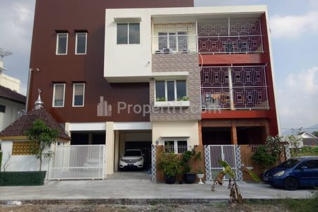 Dijual Rumah Mewah 3.5 Lantai Tengah Kota Ungaran Semarang - Ada Kolam Renang & Lift