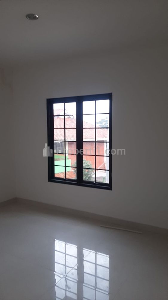 Dijual BU Rumah 2 Lantai Dalam Cluster di Jalan Tipar, Pasar Rebo, Jakarta Timur
