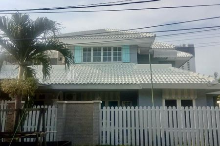 Rumah Dijual Dalam Komplek Lokasi Strategis Dekat MRT Lebak Bulus, Jakarta Selatan