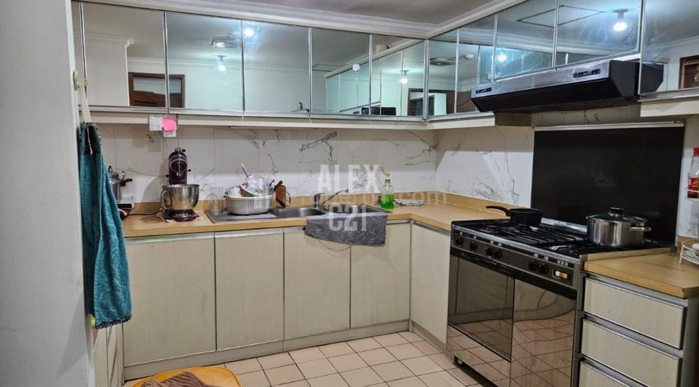 Dijual BU Apartemen Grand Tropic, Tomang, Grogol Petamburan, Jakarta Barat - 3+1 BR Fully Furnished