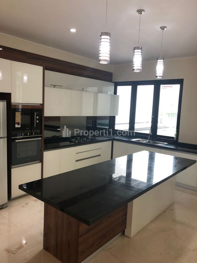 Jual/Sewa Rumah Semi Furnished di Kemang Jakarta Selatan