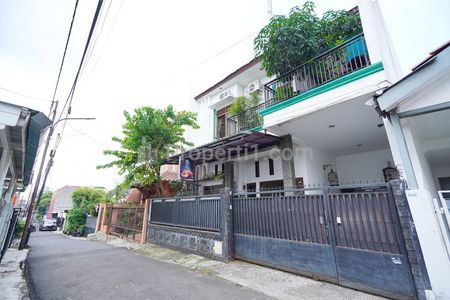 Dijual Rumah 2 Lantai di Lokasi Nyaman Komplek DKI Joglo, Kembangan Jakarta Barat