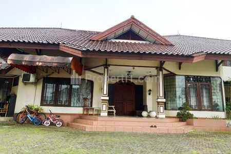 Dijual Rumah Besar Classic Villa LT 1000 m2 di Bintaro, Jakarta Selatan