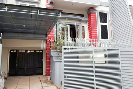 Jual Rumah Full Furnished 3 Lantai 14 Kamar Tidur di Sunter Mas, Jakarta Utara, dekat ITC Cempaka Mas
