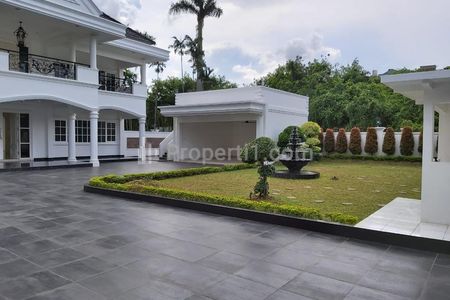 Dijual Rumah Model Istana di Kemang Jakarta Selatan