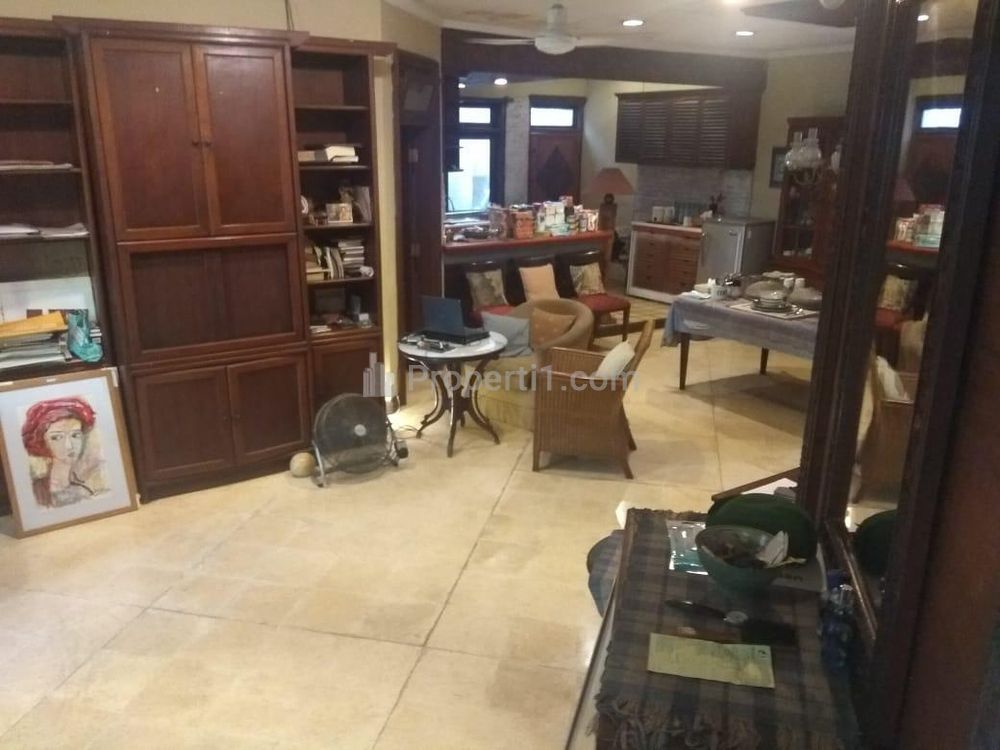Dijual Rumah Megah Adat Jawa Semi Furnished di Petukangan Utara, Jakarta Selatan