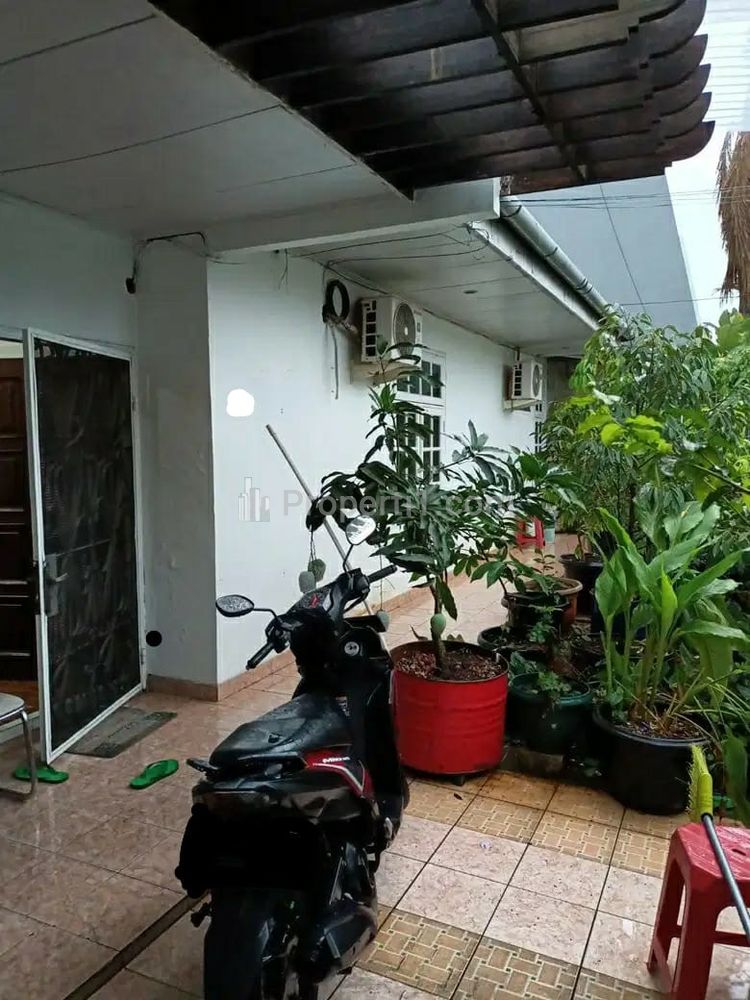 Dijual Rumah LT 240 m2 Ideal di Kebon Jeruk, Jakarta Barat