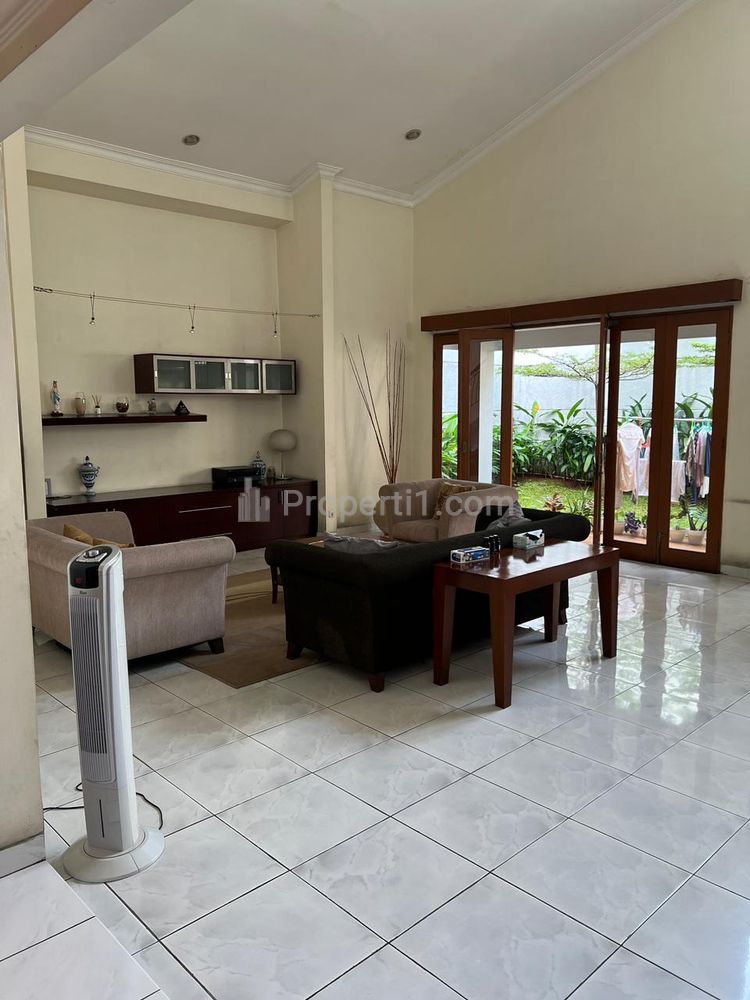 Dijual Rumah Mewah LT 446 m2 Daerah Elite di Kebayoran Lama, Jakarta Selatan