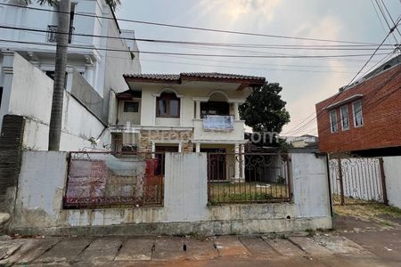 Disewakan Rumah di Cipete Jakarta Delatan, dekat  ITC Fatmawati & Stasiun MRT Cipete - 4+1 Kamar Tidur