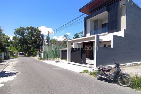 Dijual Rumah Mewah Berkualitas di Jalan Kaliurang Km 12,5 dekat Kampus PPPG Kesenian dan UII Terpadu Yogyakarta