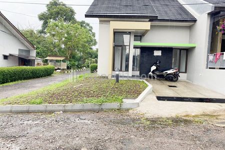 Rumah Dijual di Komplek Taman Cihanjuang 2 Bandung Barat Dekat Kantor PEMKOT Cimahi, Taman Kupu-Kupu Cihanjuang, Yogya Plaza Cimahi, RSUD Cibabat