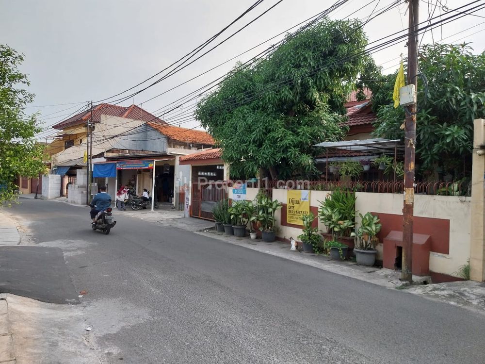 Kondisi jalan luas dua mobil