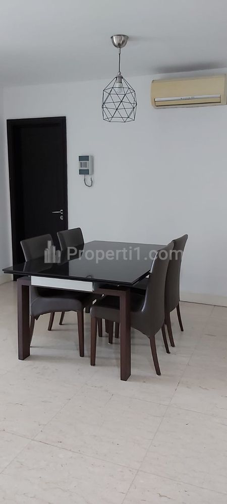 Dijual Apartemen 2+1 BR Semi Furnished di Apartemen Somerset Berlian
