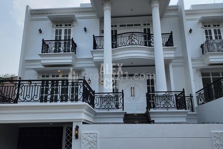 Dijual Rumah Cilandak Jakarta Selatan Brand New White House Classic Lift