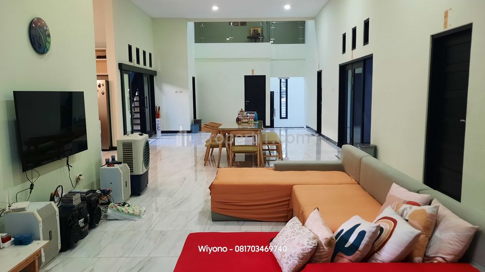 Jual Rumah dengan 4 Halaman Terbuka di Dharmahusada Indah Surabaya Timur dekat Rumah Sakit Universitas Mall Sekolah Kuliner dan Tempat Ibadah