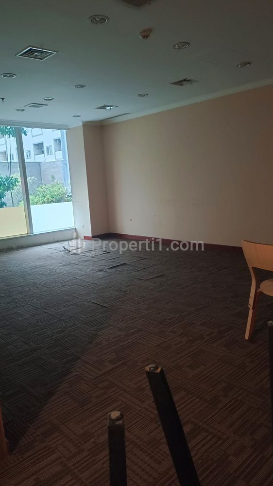 Ruang Kantor Disewakan di Pluit Jakarta Utara Luas 175 m2