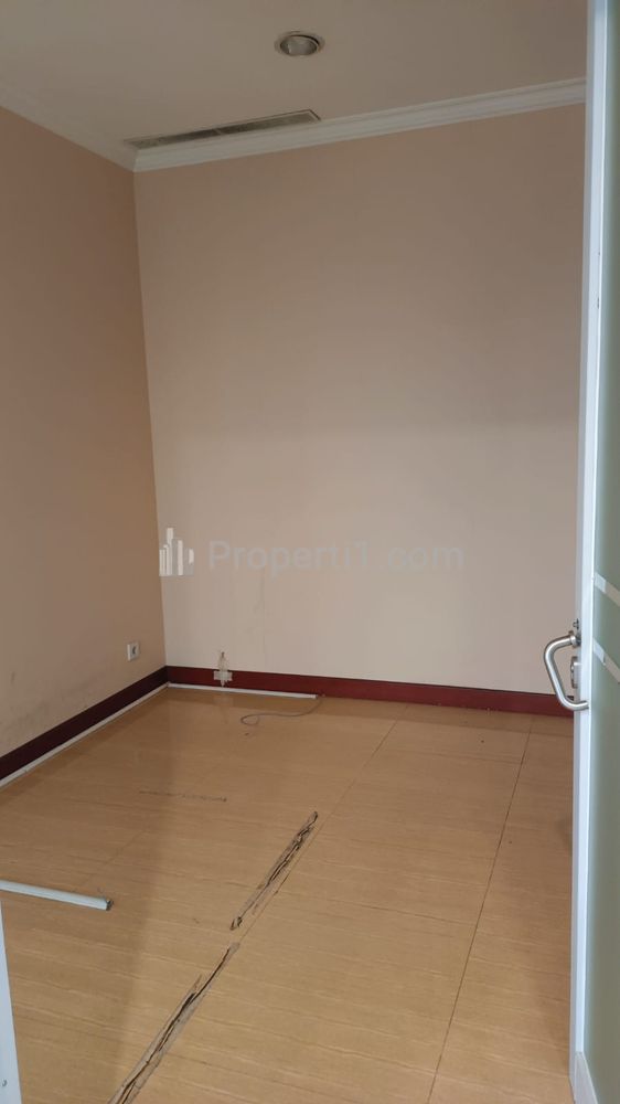 Ruang Kantor Disewakan di Pluit Jakarta Utara Luas 175 m2