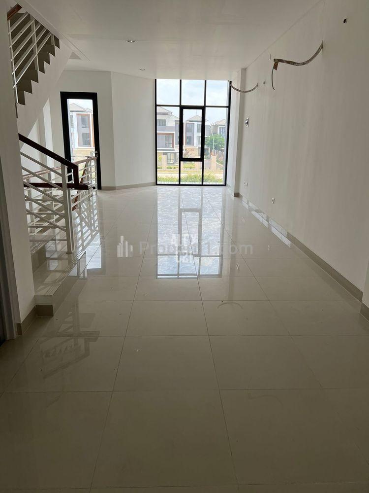 Dijual Ruko Baru 3 Lantai Siap Huni di Ruko New East Jakarta Garden City Boulevard, Cakung, Jakarta Timur, dekat AEON Mall