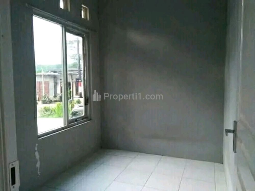 Dikontrakkan Rumah di Perumahan Citra Pesona Pakintelan Gunungpati Semarang - Sisa Tanah Luas Bisa untuk Berkebun