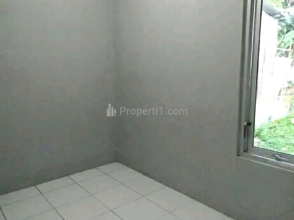 Dikontrakkan Rumah di Perumahan Citra Pesona Pakintelan Gunungpati Semarang - Sisa Tanah Luas Bisa untuk Berkebun