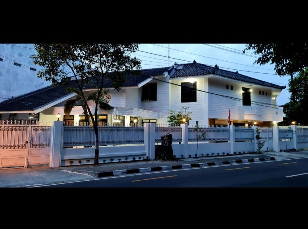 Dijual Rumah Mewah dekat Pintu Masuk Gembira Loka Zoo Yogyakarta