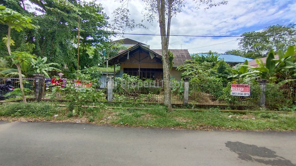 Dijual Tanah Bonus Rumah Lama di Jalan Timor Pontianak Selatan, Kota Pontianak, Lokasi Rumah Mewah, Akses Strategis, Lingkungan Aman, Bebas Banjir