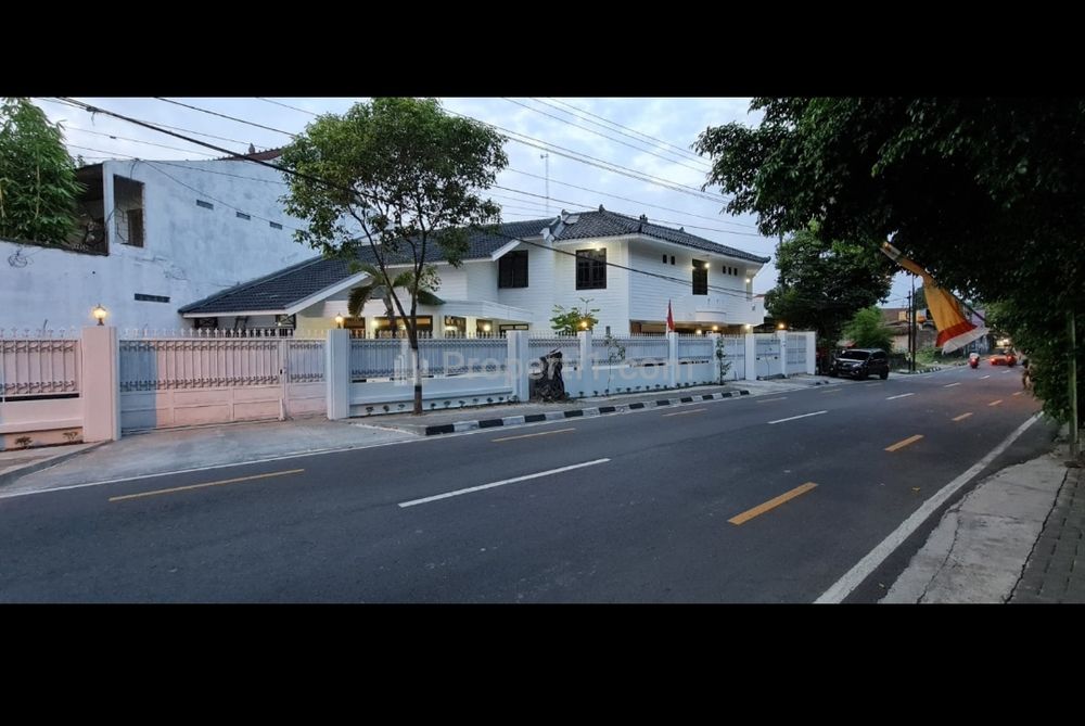 Dijual Rumah Mewah dekat Pintu Masuk Gembira Loka Zoo Yogyakarta